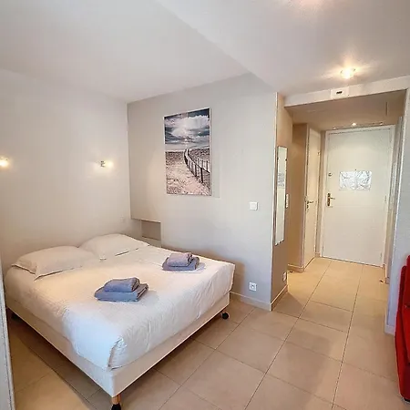 Henri Camille Real Estate - Rouaze 2 -studio A 50m Center Апартаменты Канны