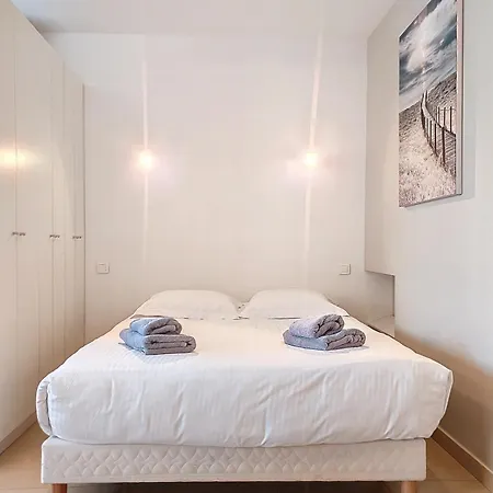 Henri Camille Real Estate - Rouaze 2 -studio A 50m Center Apartmán *