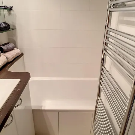 Henri Camille Real Estate - Rouaze 2 -studio A 50m Center Апартаменты *