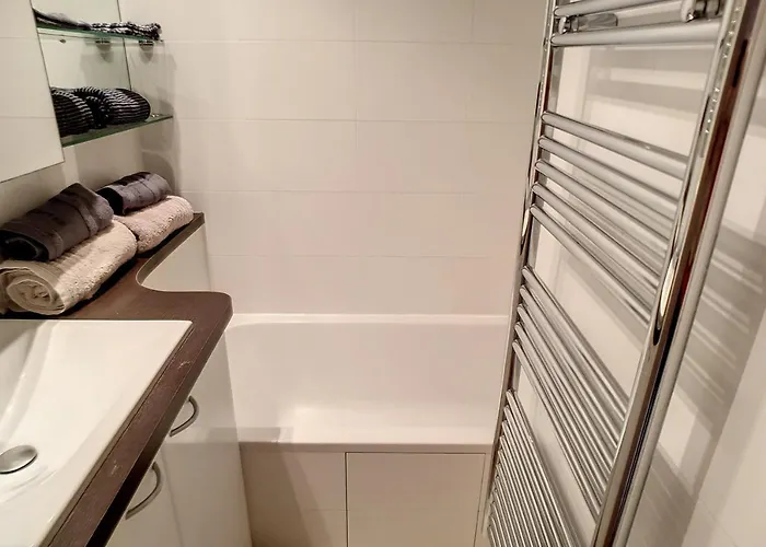 Henri Camille Real Estate - Rouaze 2 -studio A 50m Center Apartmán *