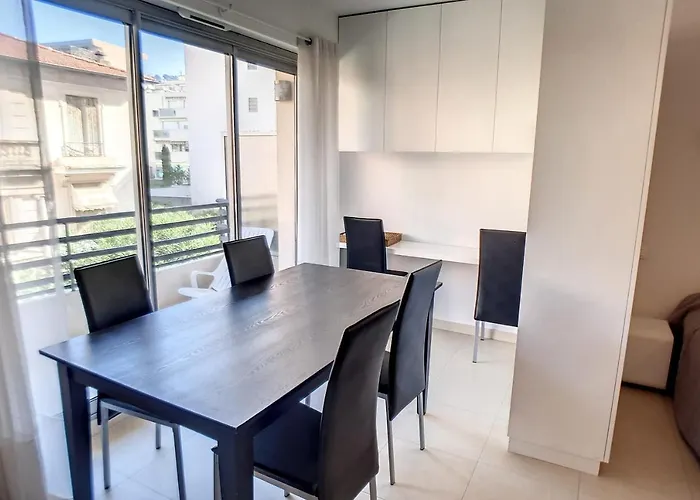 Henri Camille Real Estate - Rouaze 2 -studio A 50m Center Apartmán *