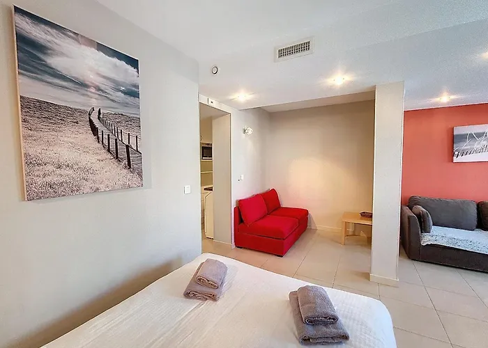 Henri Camille Real Estate - Rouaze 2 -studio A 50m Center Apartmán *