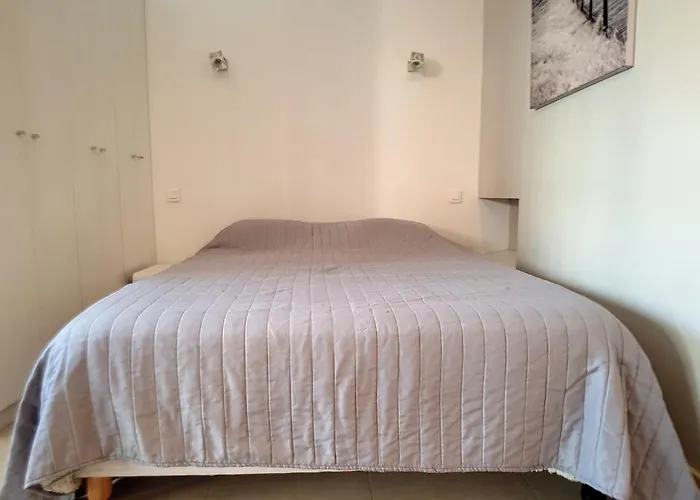 Henri Camille Real Estate - Rouaze 2 -studio A 50m Center *